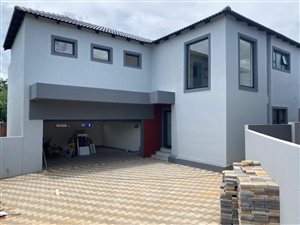 4 Bed House in Roodeplaat