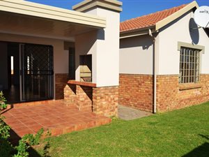 3 Bed Simplex in Amberfield Manor