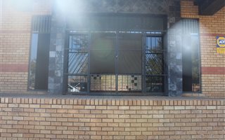 276 m² Commercial space in Melodie