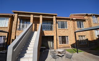 3 Bedroom Flat in Westdene