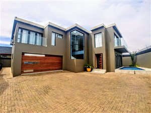 4 Bed House in Brackendowns