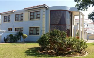 6 Bedroom House in Helderwyk