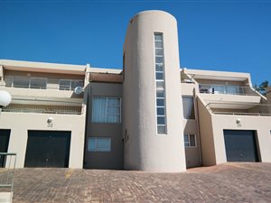 2 Bed Apartment in Constantia Kloof