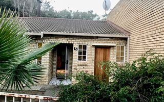 3 Bedroom Townhouse in Arboretum