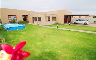 3 Bedroom House in Kaysers Beach