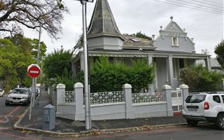 4 Bedroom House in Oranjezicht