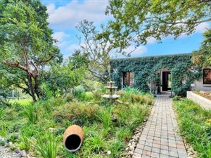 5 Bed House in Chartwell