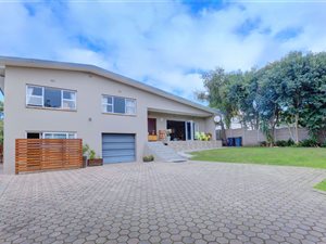 4 Bed House in Bergsig