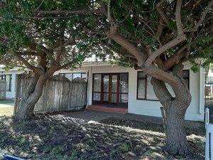 3 Bed Cluster in Stilbaai