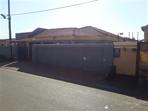 3 Bed House in Protea Glen