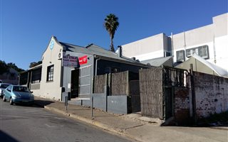 280 m² Office Space in Uitenhage Central