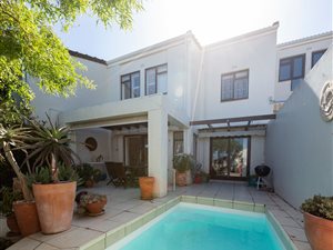 3 Bed Townhouse in Camps Bay