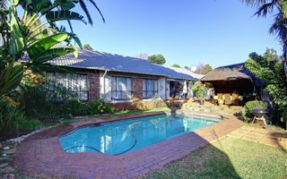 4 Bedroom House in Weltevreden Park