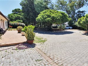 4 Bed House in Hagley
