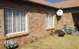 3 Bedroom Cluster in Kosmosdal