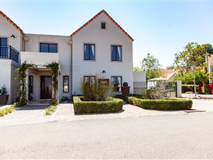 4 Bed House in Boschenmeer Golf Estate