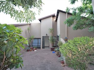 3 Bedroom House in Heuweloord