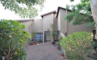 3 Bedroom House in Heuweloord