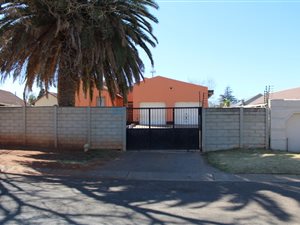 4 Bed House in Roodepoort West