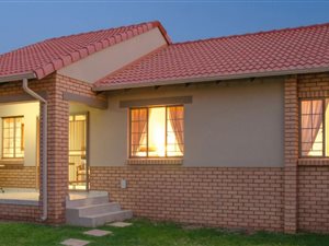 3 Bed Simplex in Mooikloof Equestrian Estate