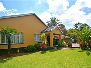 3 Bed House in Roodepoort West
