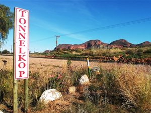 2 ha Land available in De Rust
