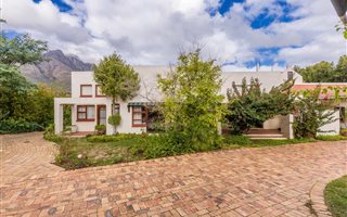 4 Bedroom House in Brandwacht