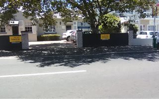 150 m² Commercial space in Bergvliet