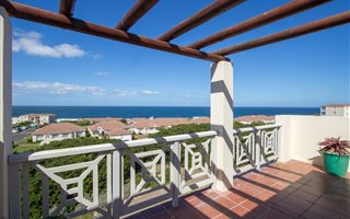 3 Bedroom Apartment in Hermanus Beach Club