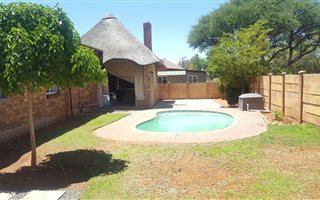 4 Bedroom House in Herlear