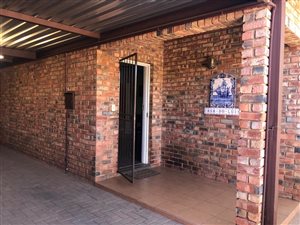 3 Bed Townhouse in Roylglen Gardens