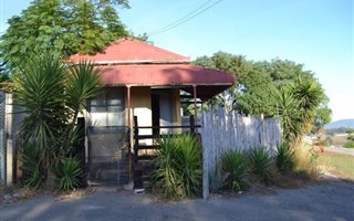 2 Bedroom House in Uitenhage Central