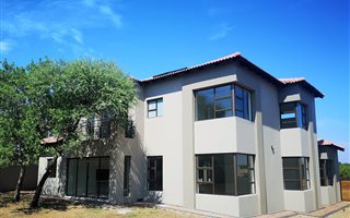 5 Bedroom House in Pebble Rock