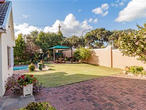 3 Bed House in Bergvliet