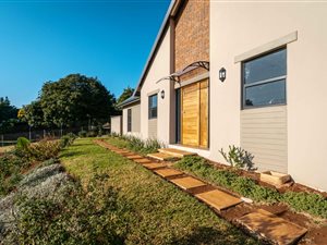 3 Bed Townhouse in Waterfall