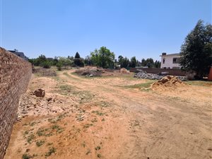1068 m² Land available in Roodeplaat