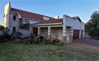 3 Bedroom House in Woodland Hills