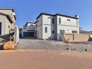 3 Bed Duet in Boardwalk