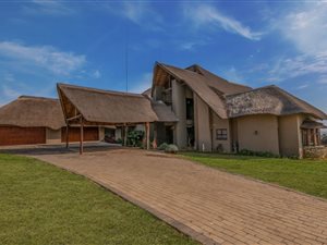 4 Bed House in Waterlake Farm