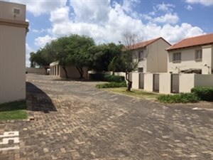3 Bed Apartment in Country View