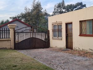 2 Bed House in Olievenhoutbosch