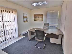 85 m² Office Space in Heuwelsig Estate
