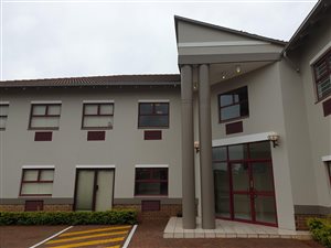 860 m² Commercial space in Moreleta Park