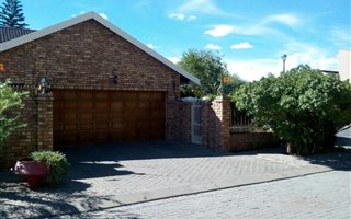 3 Bedroom House in Roylglen Gardens