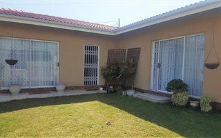 1 Bedroom Garden Cottage in Bluff