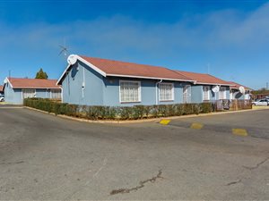 3 Bed Townhouse in Roodepoort West