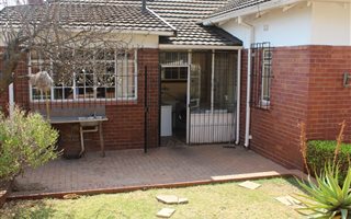 3 Bedroom House in Kensington