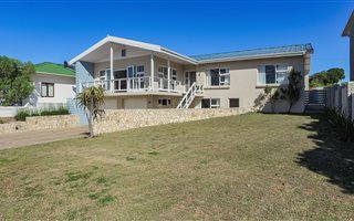 3 Bedroom House in Stilbaai
