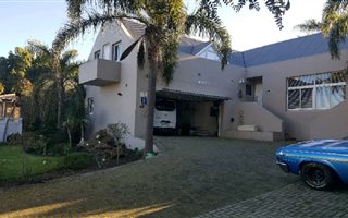 4 Bedroom House in Aurora