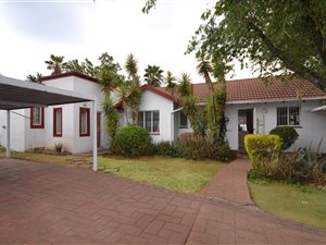 7 Bed House in Bromhof